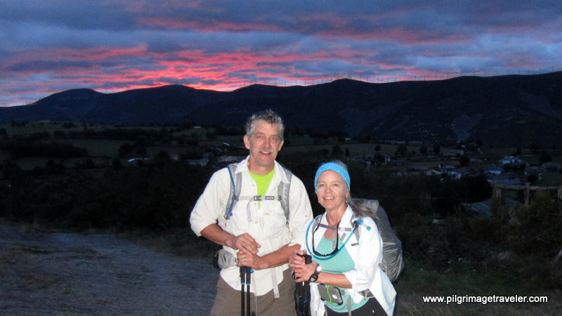 Rich und Elle auf dem Camino Primitivo bei Sonnenaufgang